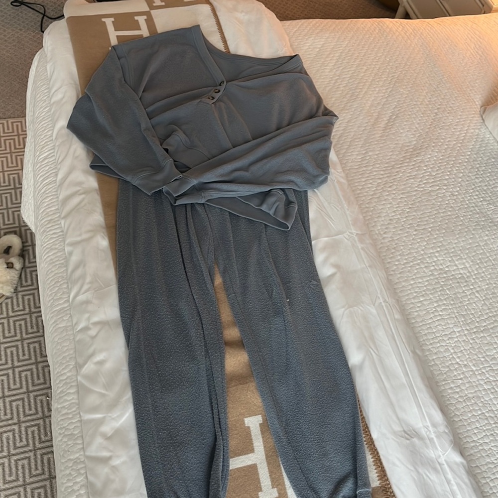 Alo Yoga Lounge Set